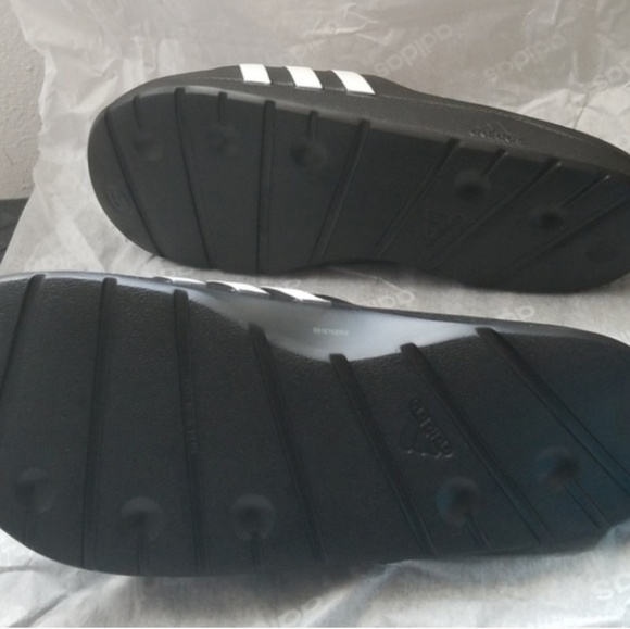 Adidas Men's Slides Size 10 - Picture 8 of 8